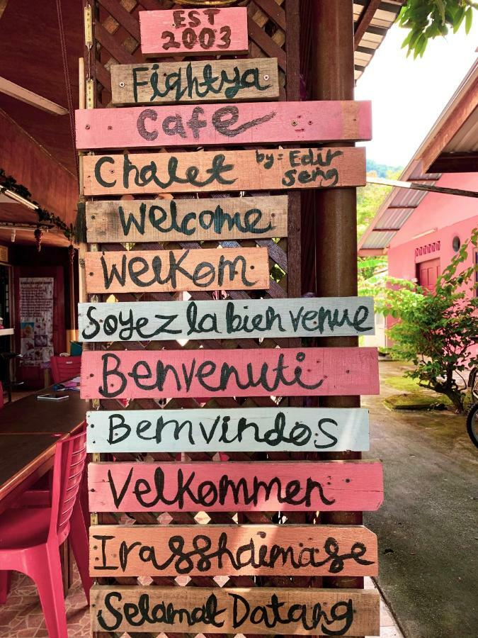 Fiqthya Chalet & Cafe Kampong Ayer Batang Ngoại thất bức ảnh