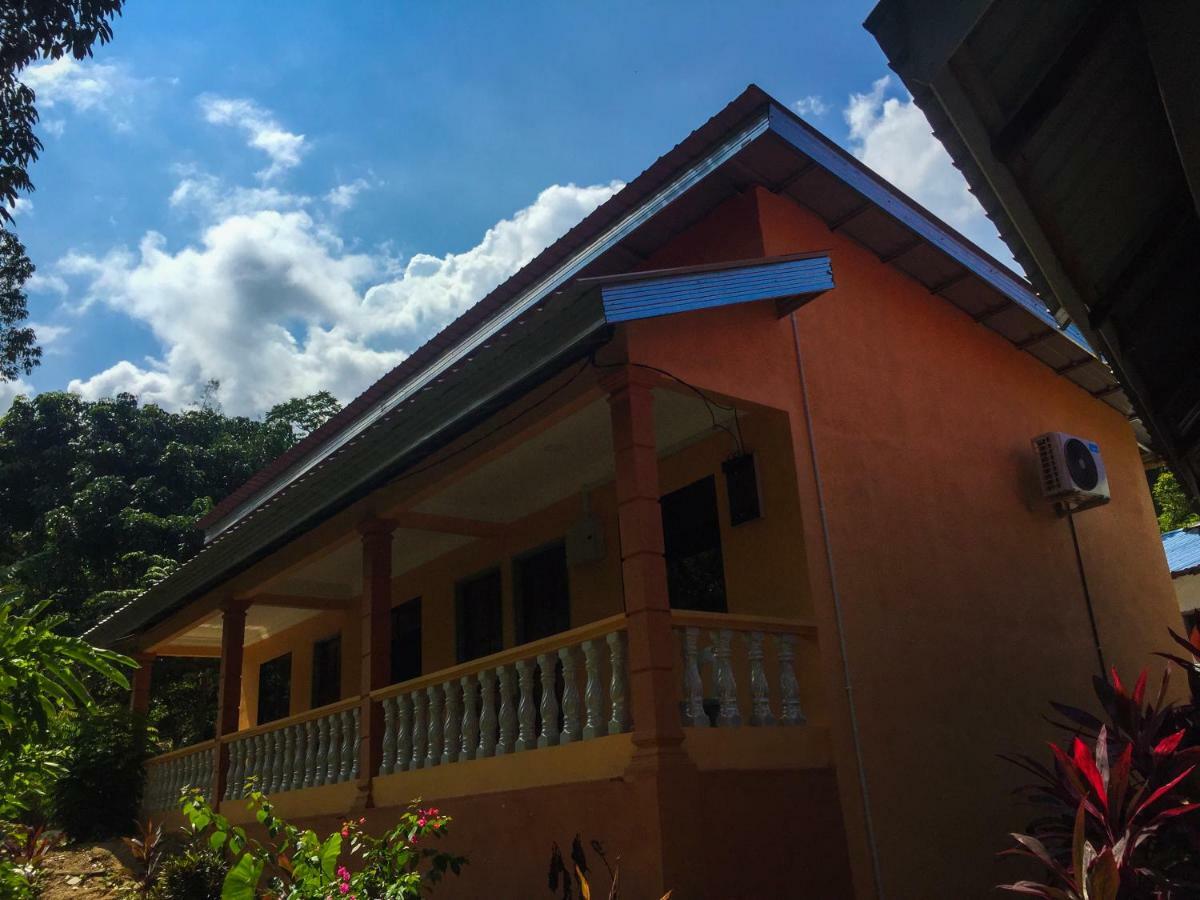 Fiqthya Chalet & Cafe Kampong Ayer Batang Ngoại thất bức ảnh